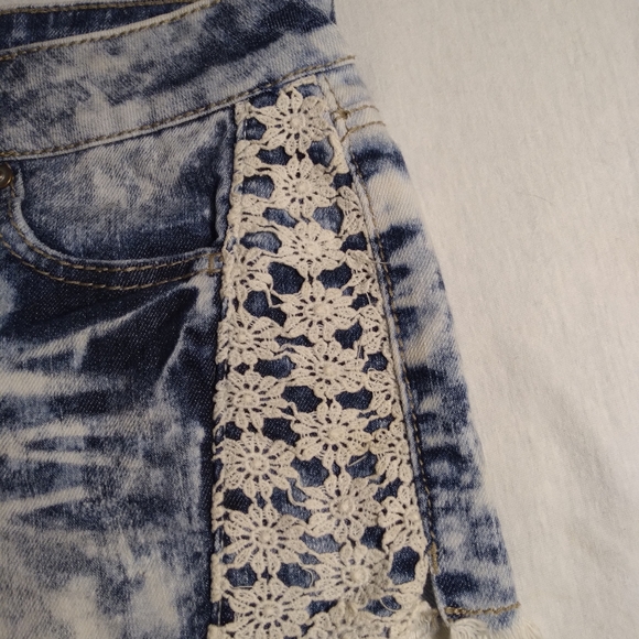 Vanilla Star DenimShorts - Picture 4 of 8